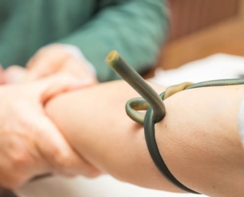 How to Tie a Tourniquet in Phlebotomy